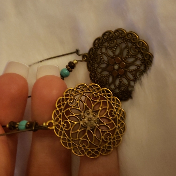 Pair of earrings - Picture 4 of 4